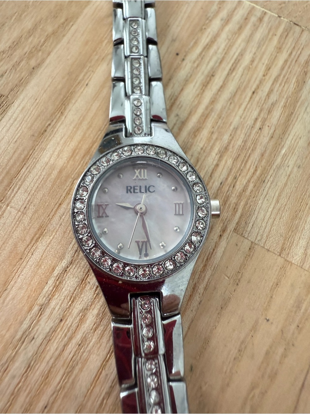 Relic ladies dainty silver tone watch NEW BATTERY